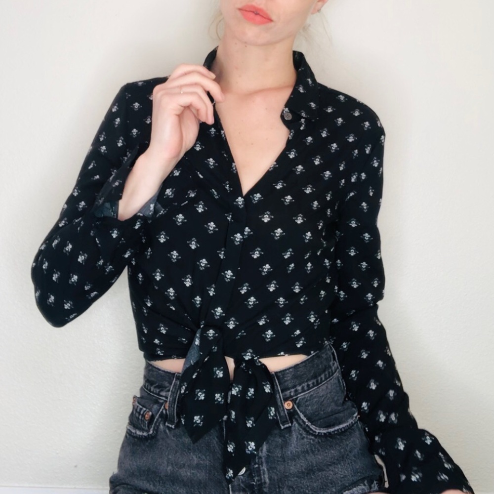 Urban outfitters black white floral button down blouse layering boho vintage